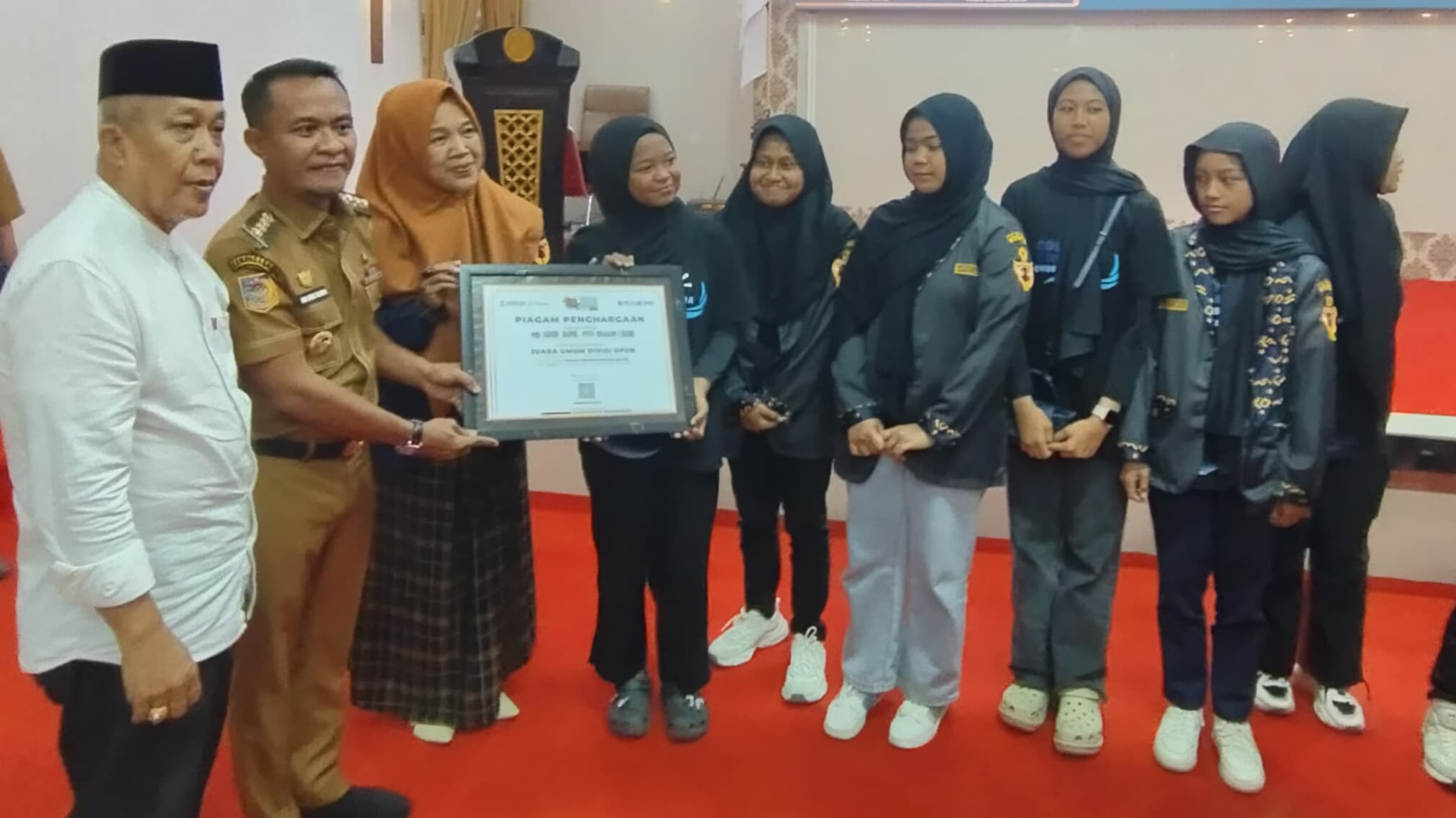 Marching Band Iqra’ MTsN 1 Bone Disambut Sang Bupati