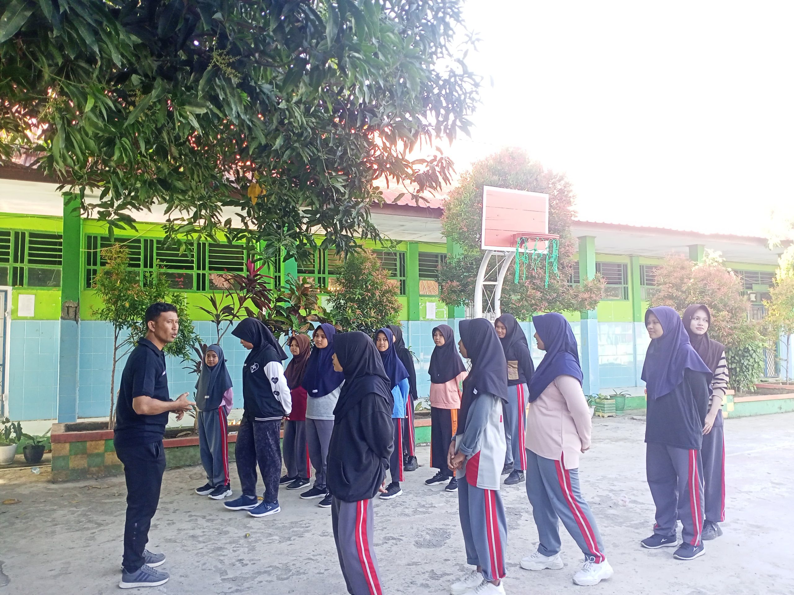 PMR Madya Unit 316 MTsN 4 Sinjai Gelar Pertemuan Rutin, Latih Keterampilan Pertolongan Pertama
