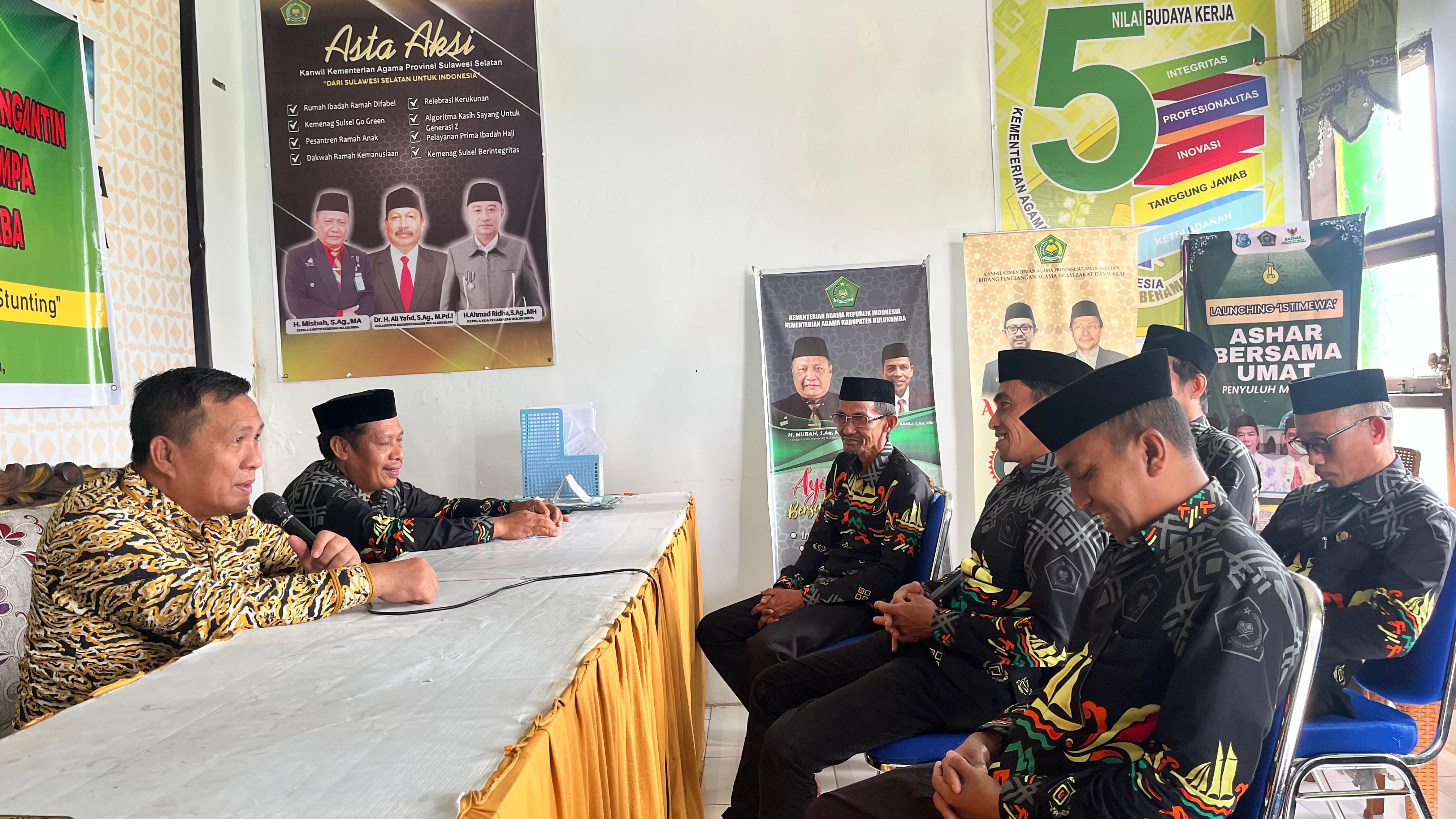 Suasana Kunjungan Kerja H. Abdul Rafik di KUA Bulukumpa