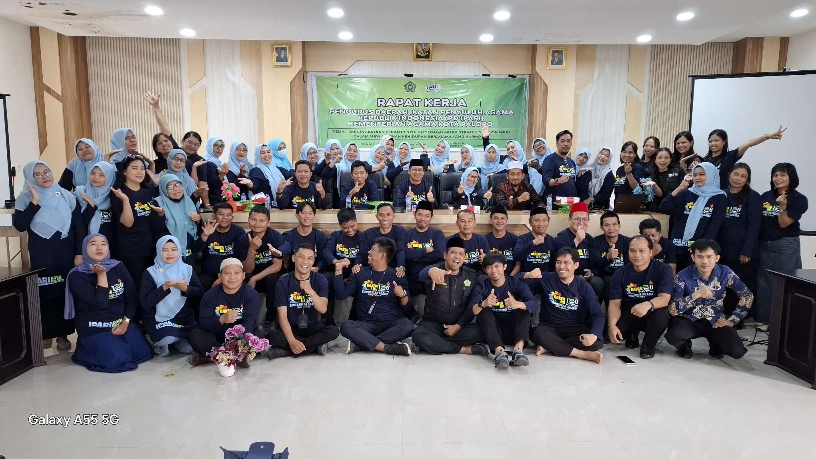 Foto Bersama Peserta Raker IPARI Kemenag Palopo 02 Juli 2025