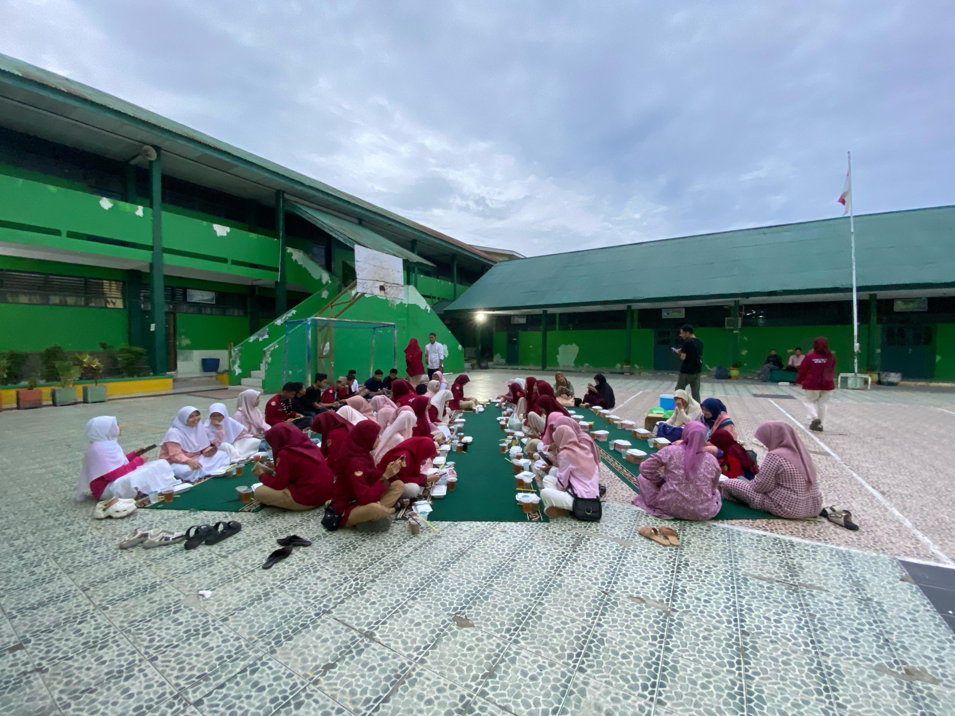 Pengurus PIK Remaja Arung Palakka MTsN 1 Bone Gelar Buka Bersama sebagai wujud syukur