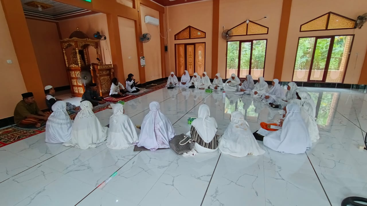 jamaah majelis taklim antusias mengikuti pengajian