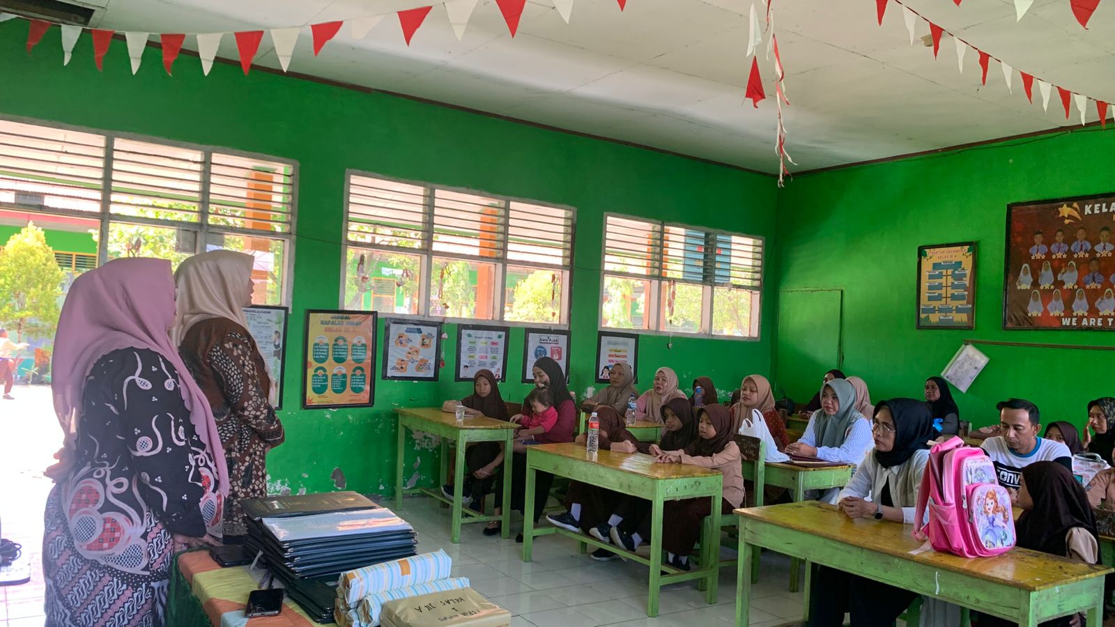 MIN 2 Sinjai Serhakan Rapor Peserta Didik