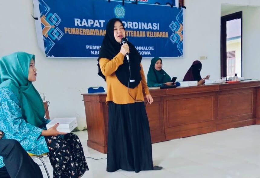 Hasniati saat menjadi pembicara