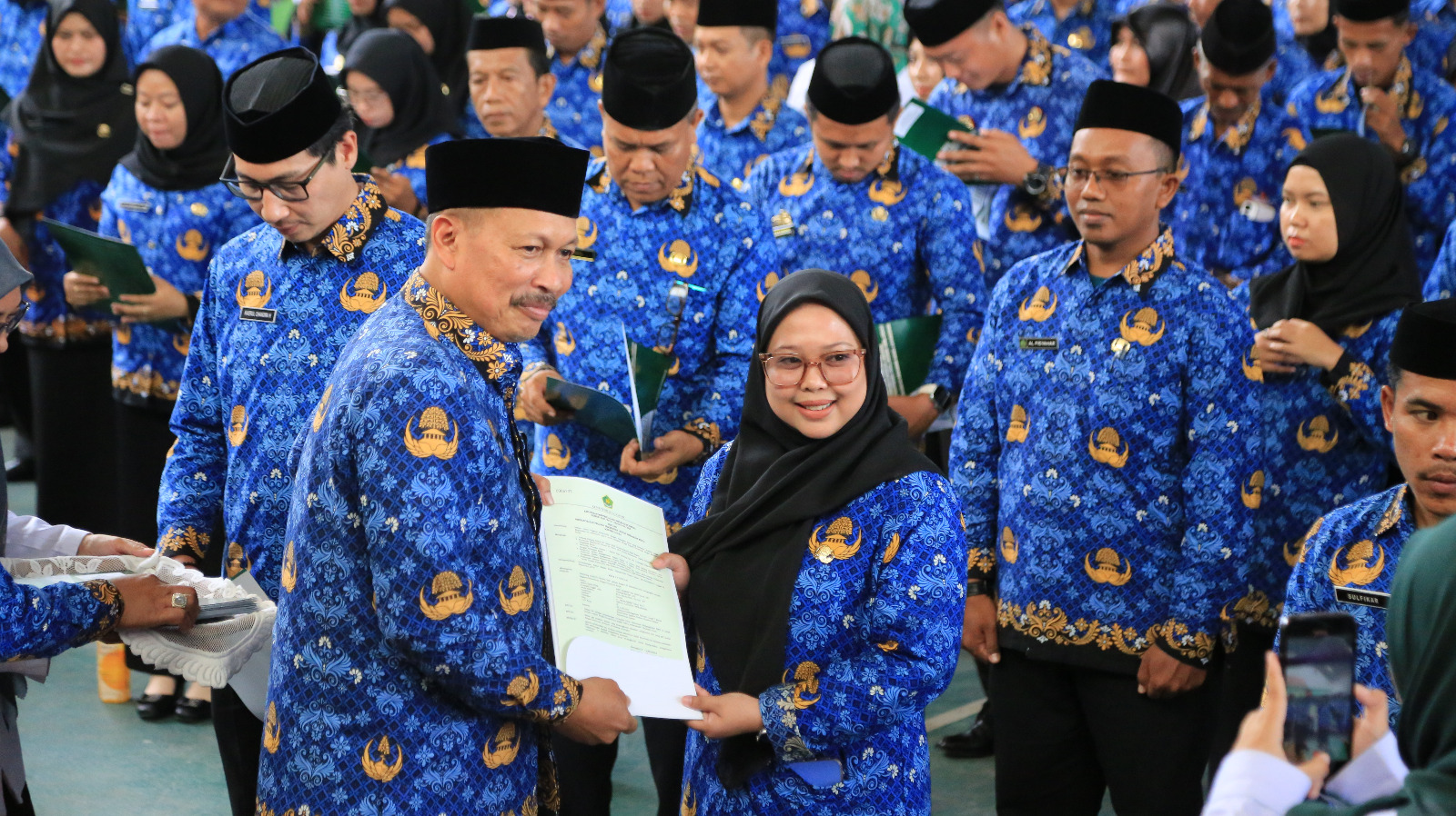 Serahkan SK PPPK, Kakanwil Kemenag Sulsel Sebut Status ASN Bukan Akhir Perjuangan