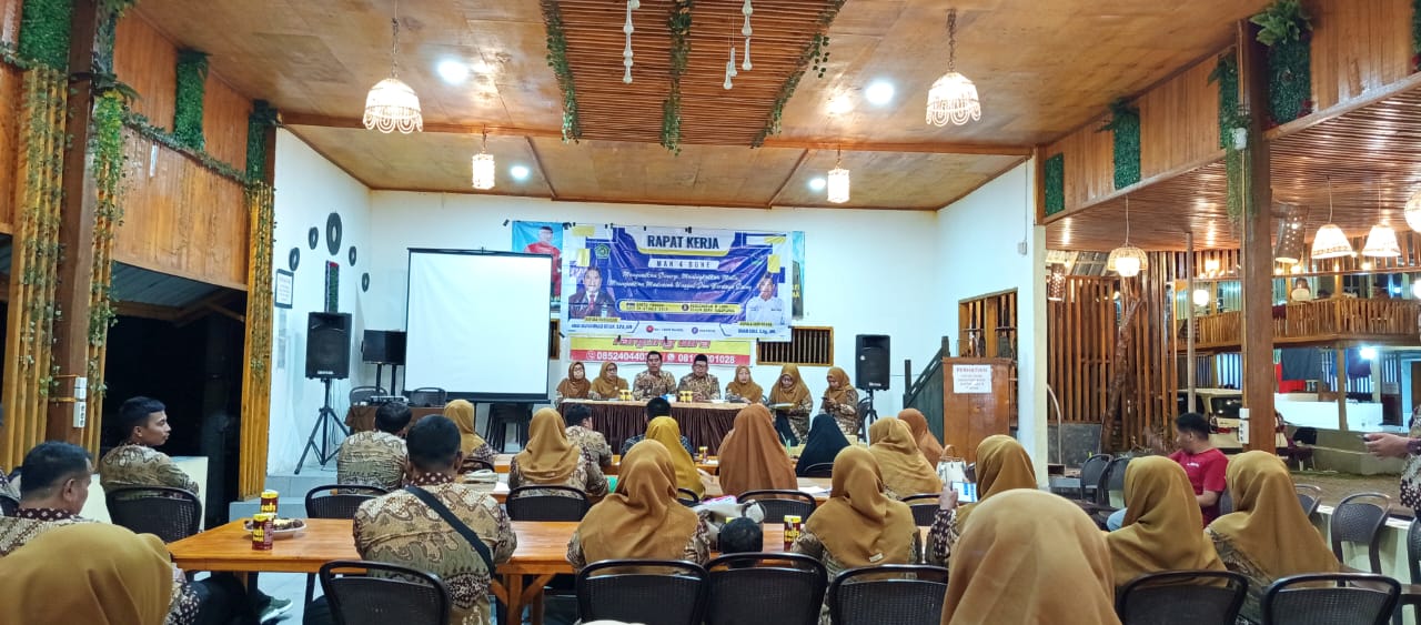 Suasana raker Man 4 Bone di aula penginapan D'Luna