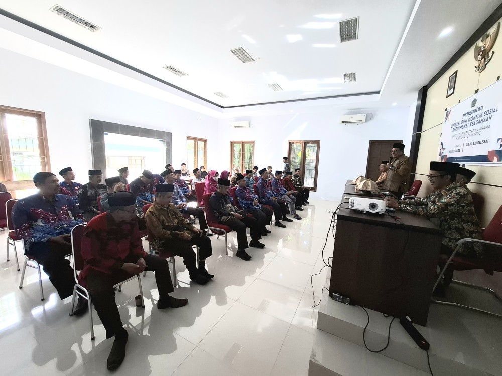 Kegiatan deteksi dini konflik sosial berdimensi keagamaan yang berlangsung di aula KUA Kecamatan Lau.