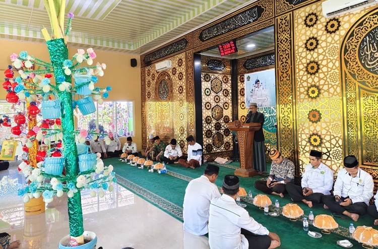 Kakan Kemenag Sidrap Sampaikan Hikmah Maulid Nabi di Masjid Baiturrahman Duampanua