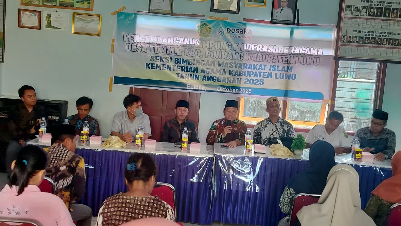 H. Nurul Haq Bawakan Materi Pada Kegiatan Pengembangan Kampung Moderasi