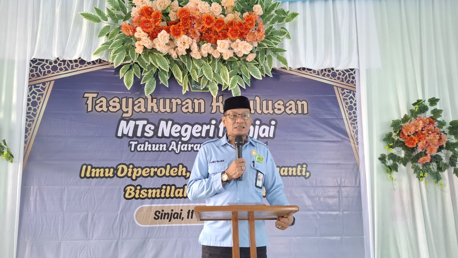 Kepala Kemenag Sinjai H. Faried Wajedi saat memberikan sambutan dalam kegiatan Tasyakuran MTsN 1 injai