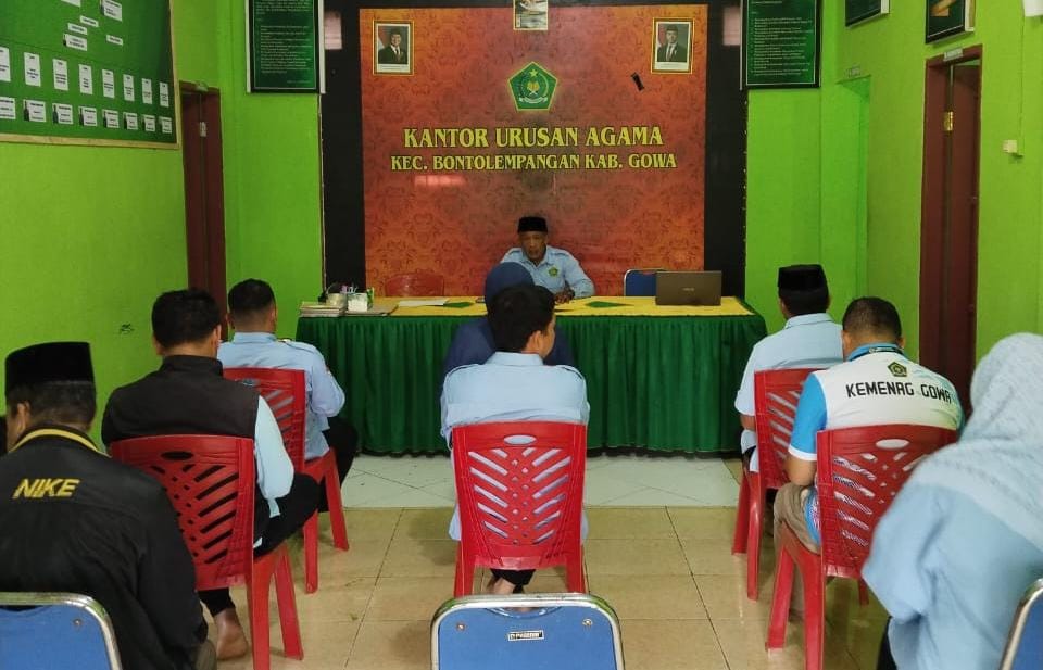 Pertemuan di aula KUA Bontolempangan