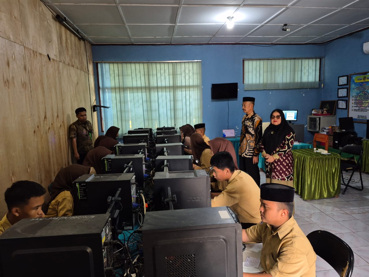 Kepala MAN Pinrang Pantau Langsung Gladi ANBK Tahun 2025