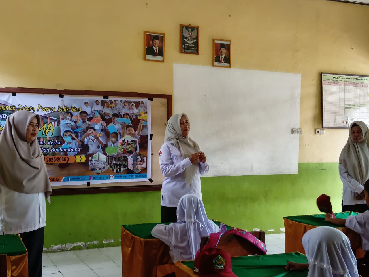 Hari Pertama MATSAMA, Kamad MIN 1 Sinjai Perkenalkan Profil Madrasah kepada Peserta Didik Baru