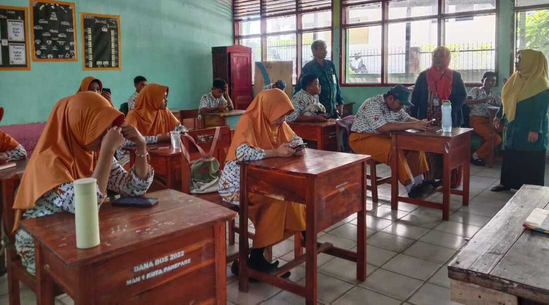 Pengawas Puji Pelaksanaan Ujian Berbasis Android di MAN 1 Plus Keterampilan Parepare