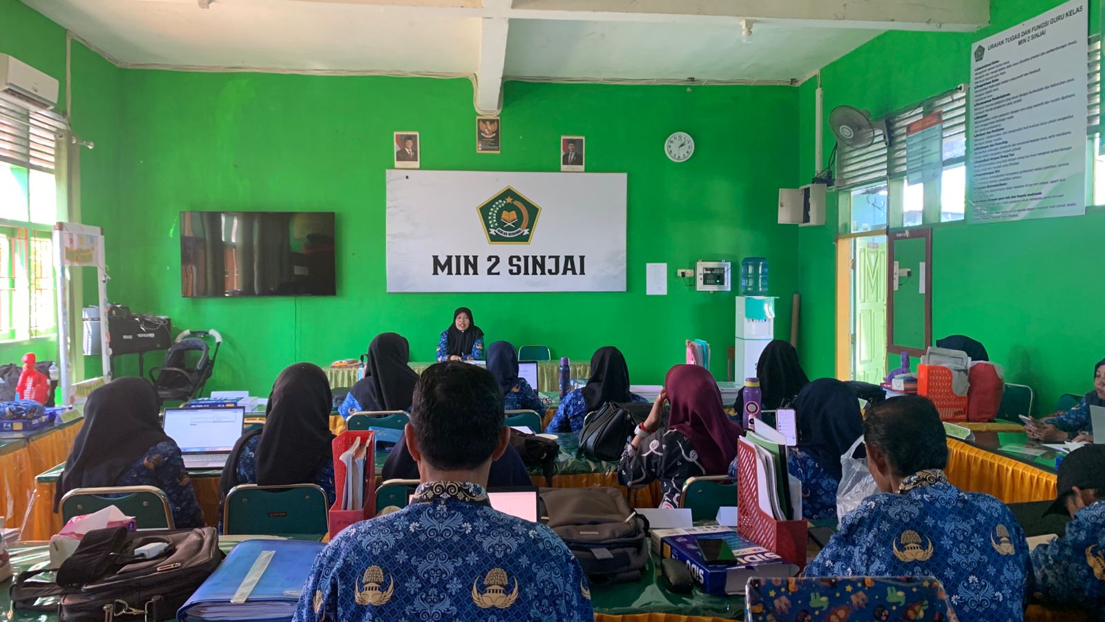 Kepala MIN 2 Sinjai Adakan Briefing Bahas Beberapa Hal