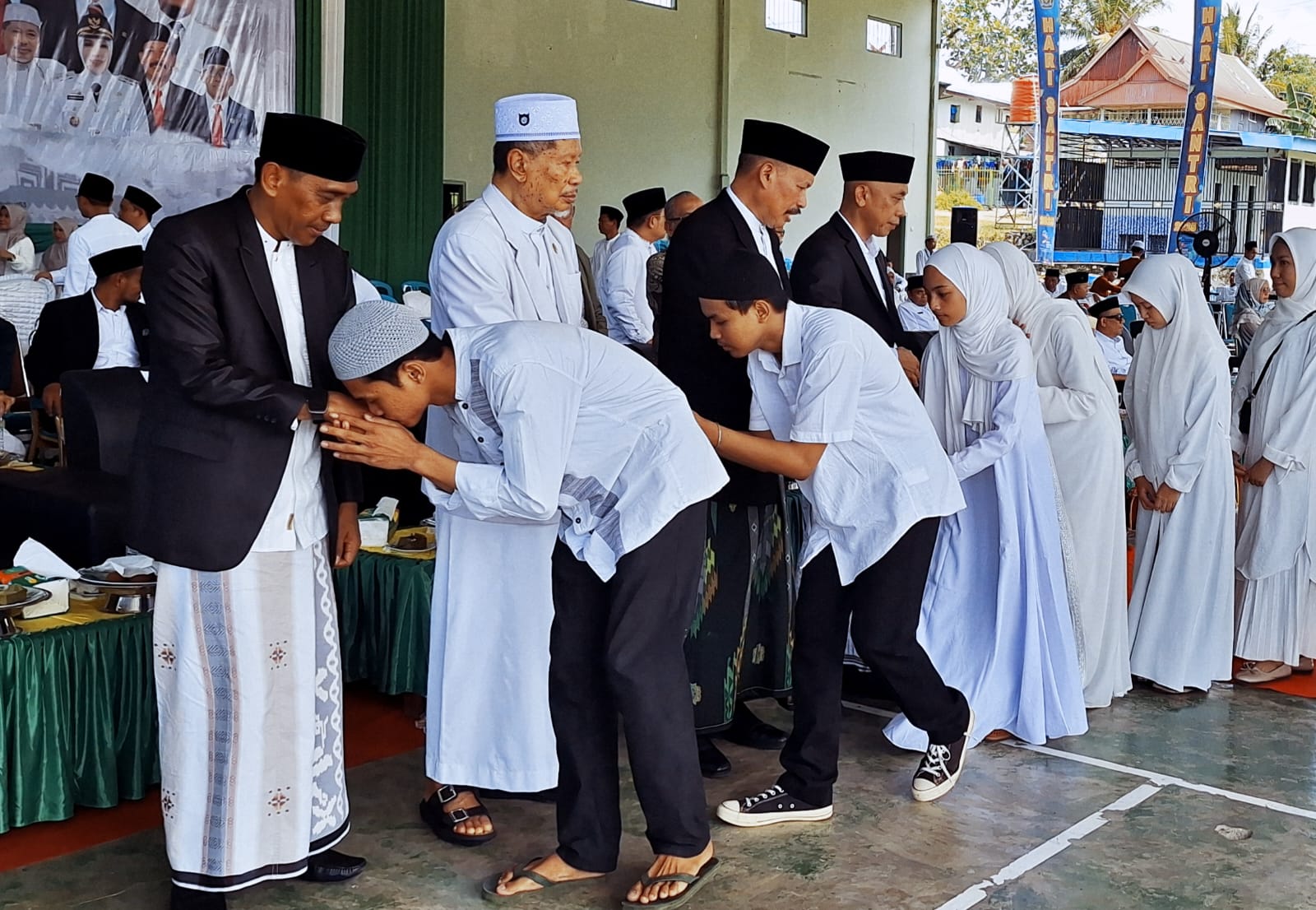 Lepas 54 Santri DDI Mangkoso ke Mesir, Kakanwil Kemenag Sulsel : Alumninya Memang Hebat