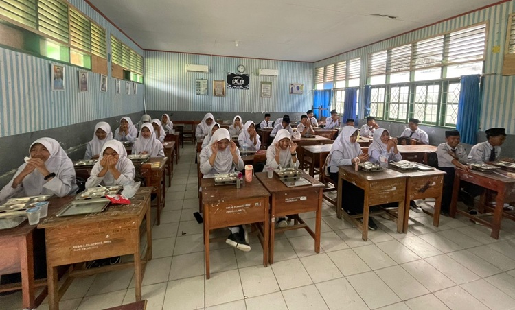 Pasca Libur, MBG Kembali Dirasakan Siswa MTsN 2 Sidrap.