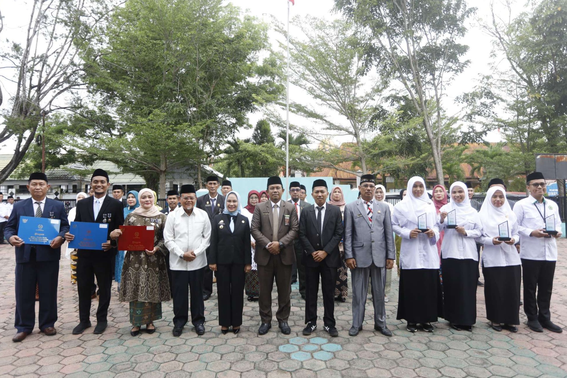 Walikota Palopo Hj. Naili Trisal Bersama ASN Kemenag Palopo