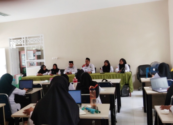 Kepala Madrasah Menyampaikan Lngkah-langkah yang harus dilaksanakan oleh Tim Akreditasi MAN 4 Bone