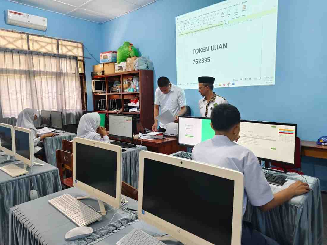 Plt. Kasubag TU Tinjau Pelaksanaan OMI Tingkat Madrasah Aliyah