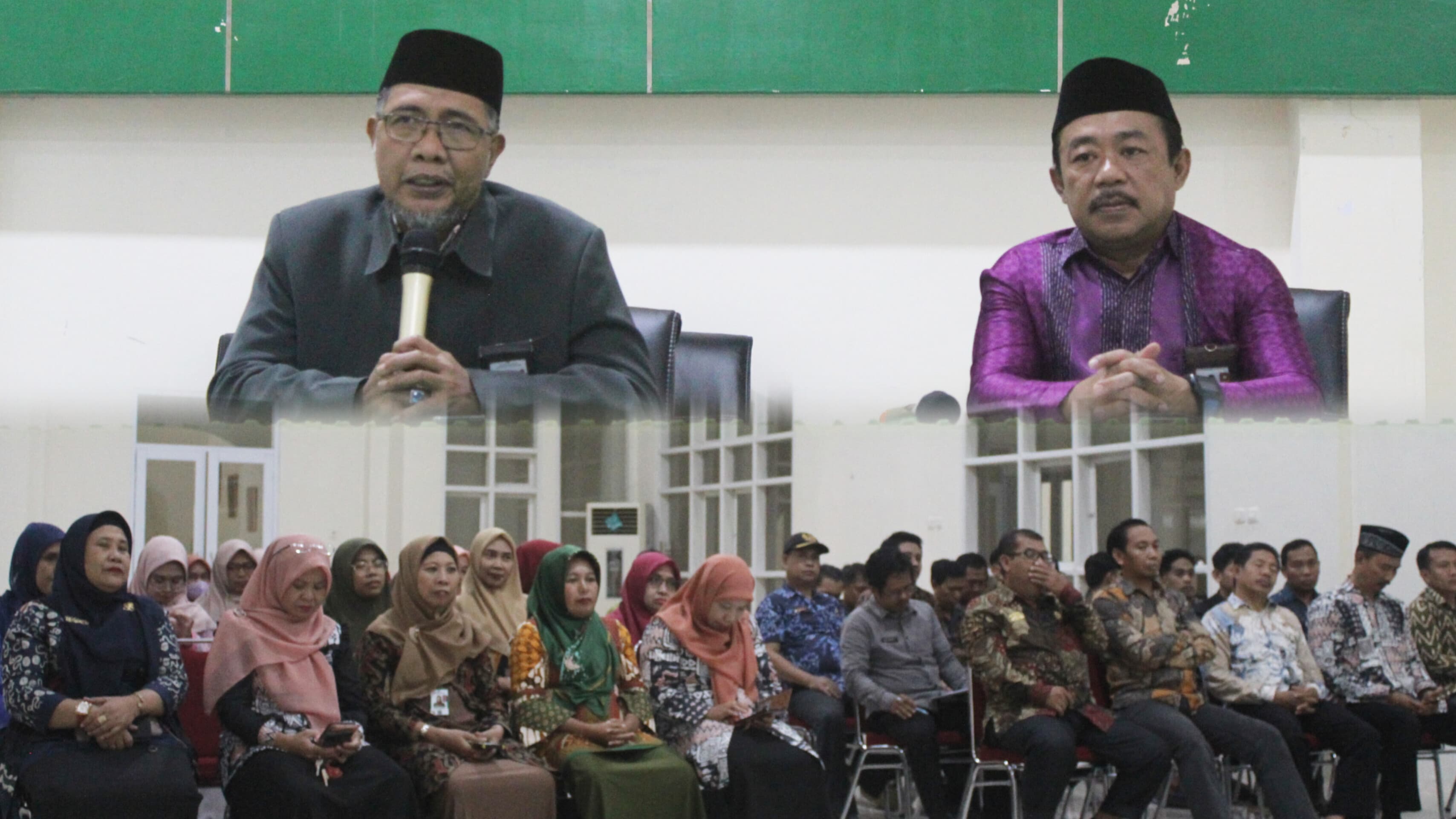 Kakan Kemenag Bantaeng didampingi Kasi PHU memimpin rapat persiapan menyambut 1 Muharram 1447 H di Aula Kemenag Bantaeng pada Rabu, 25 Juni 2025 (Foto: Humas Kemenag Bantaeng)