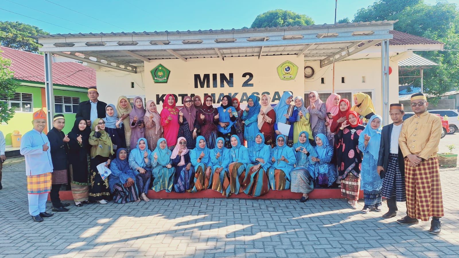 Pendidik dan tenaga kependidikan min 2 Kota Makassar