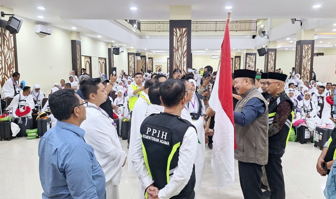 Embarkasi Makassar Terbangkan Kloter Pamungkas ke Tanah Suci