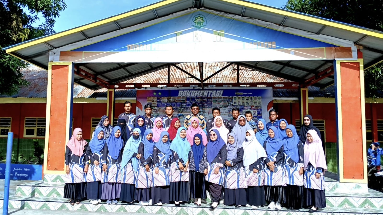 Peringatan Hari Guru Nasional di Al Mansur Biangloe: Pendidikan Adalah Investasi Jangka Panjang, Selasa (25/11/2025) (Foto: Aldi)