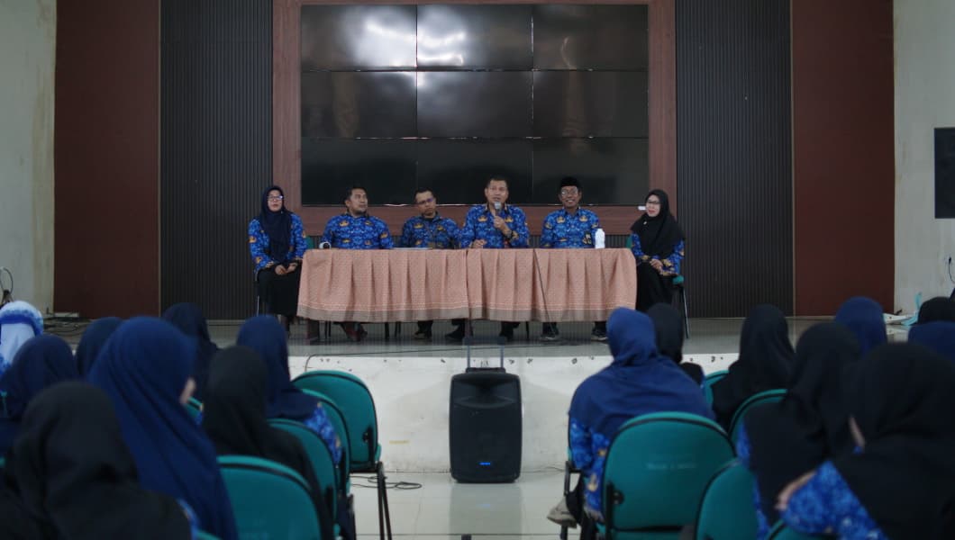 Rapat Perdana, Kepala MAN 3 Kota Makassar Sampaikan Disiplin dan Semangat Kata Kunci untuk Lebih Baik