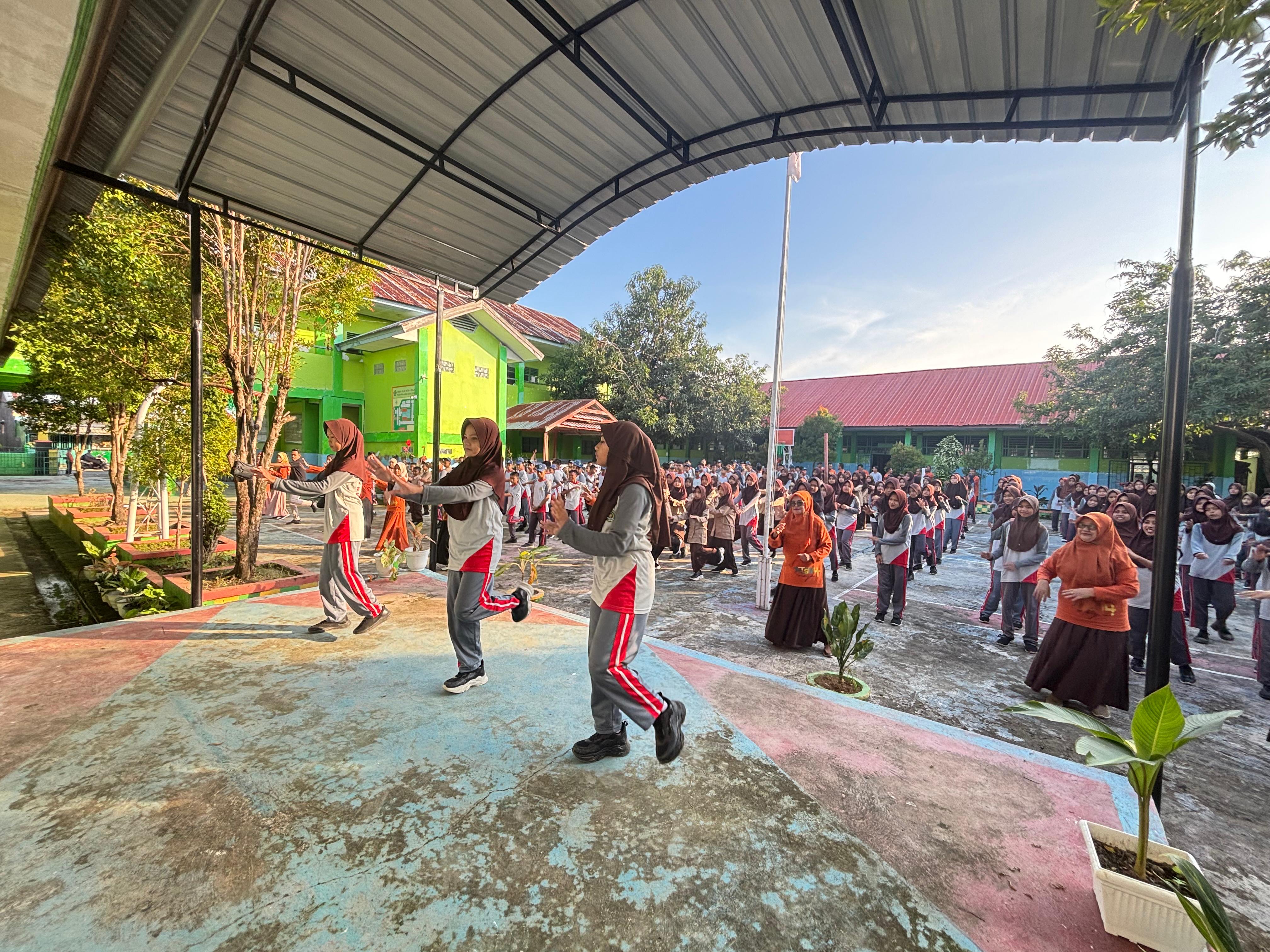 Jaga Kebugaran Dan Kesehatan, MTsN 4 Sinjai Gelar Senam Bersama