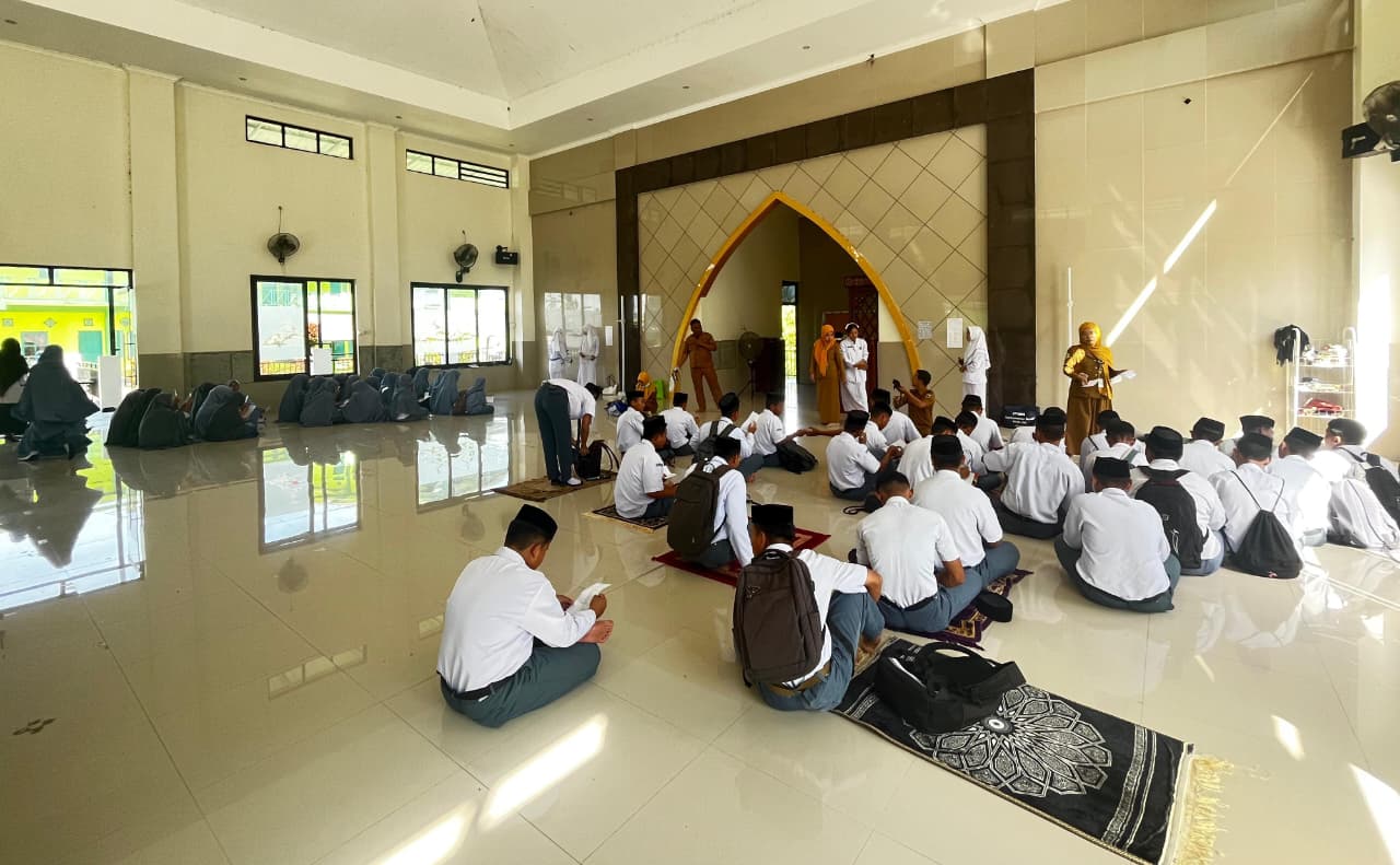 MA/PP Tassbeh Baitul Qur’an Dapat Kunjungan Puskesmas Salo