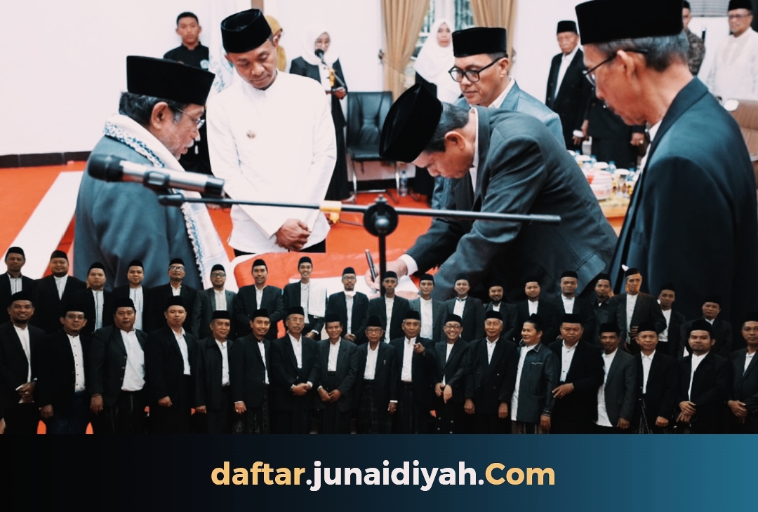 Pelantikan Dewan Pengurus Majelis Ulama Indonesia (MUI) Kabupaten Bone masa khidmat 2025-2030, digelar di Aula Lateya Riduni, Kompleks Rujab Bupati Bone, Jalan Petta Ponggawae, Rabu 25 Juni 2025.