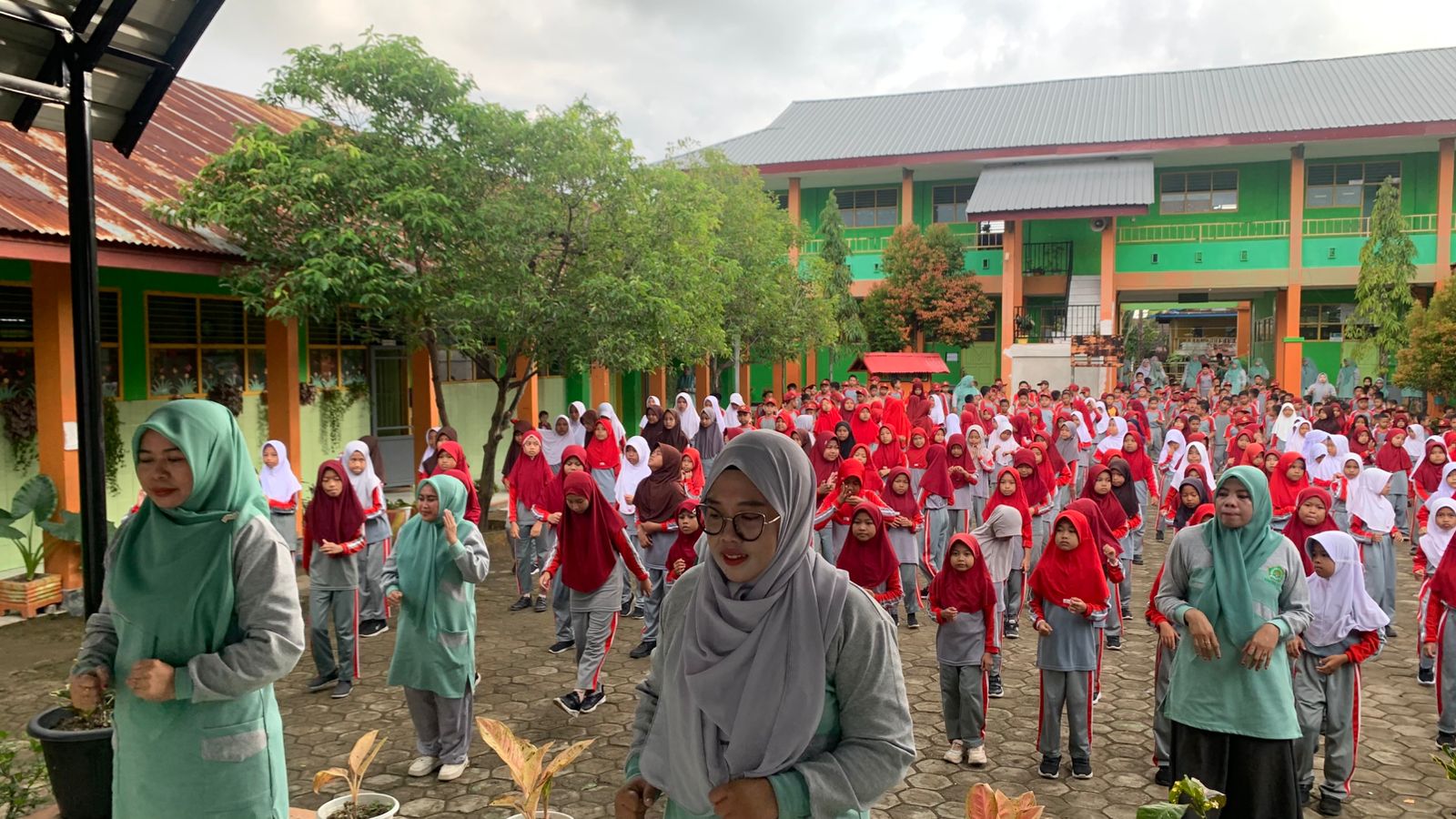 Senam pagi bersama di MIN 2 Sinjai