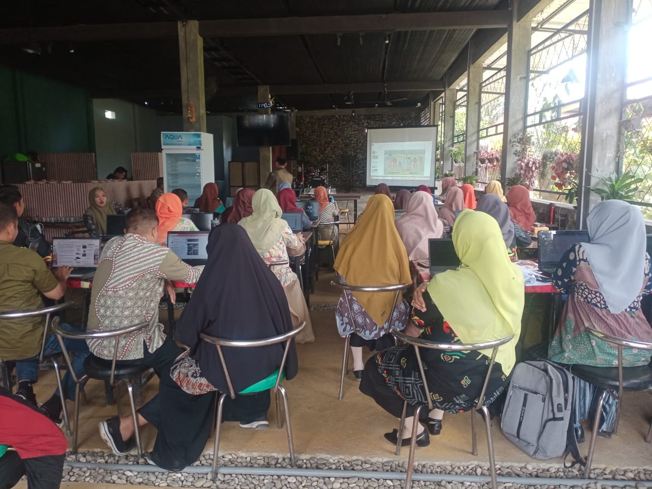 Suasana pertemuan Kamad dan koordinator kurikulum MIS Darul Istiqamah Bulukumba