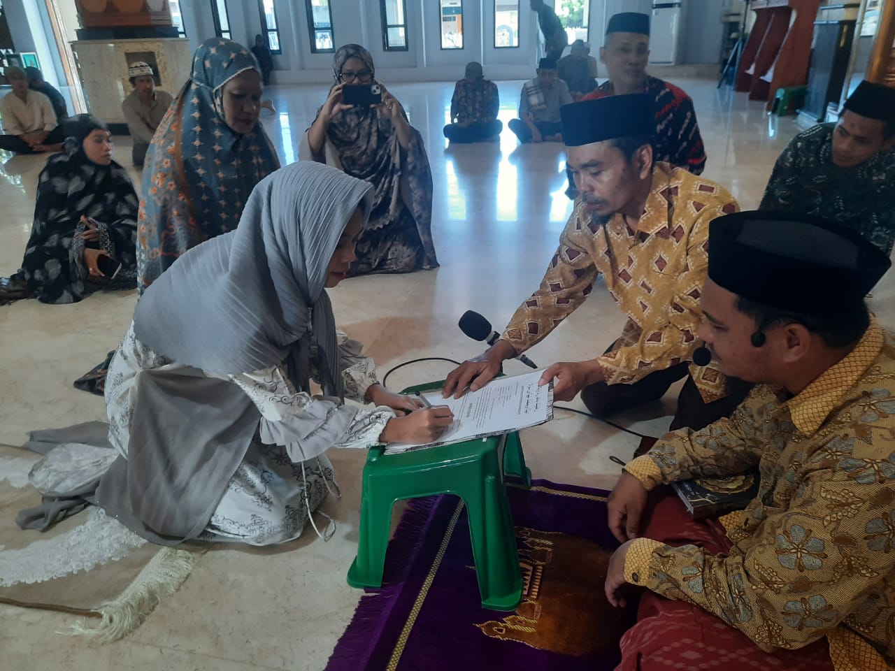 Masdin Udu, Lc Pandu Pengislaman Annisa Azzahra
