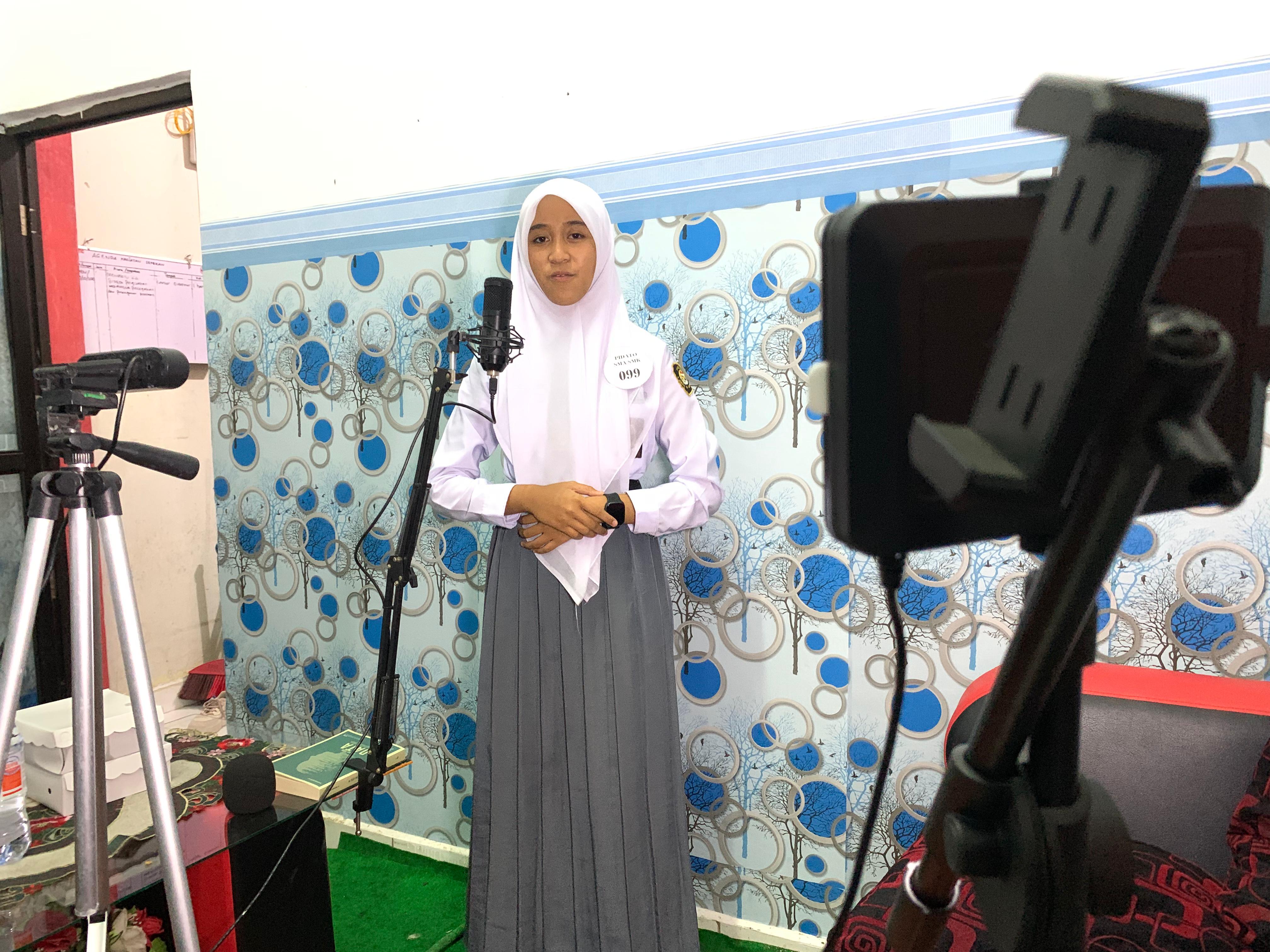 Salah satu siswa saat lomba pidato secara daring