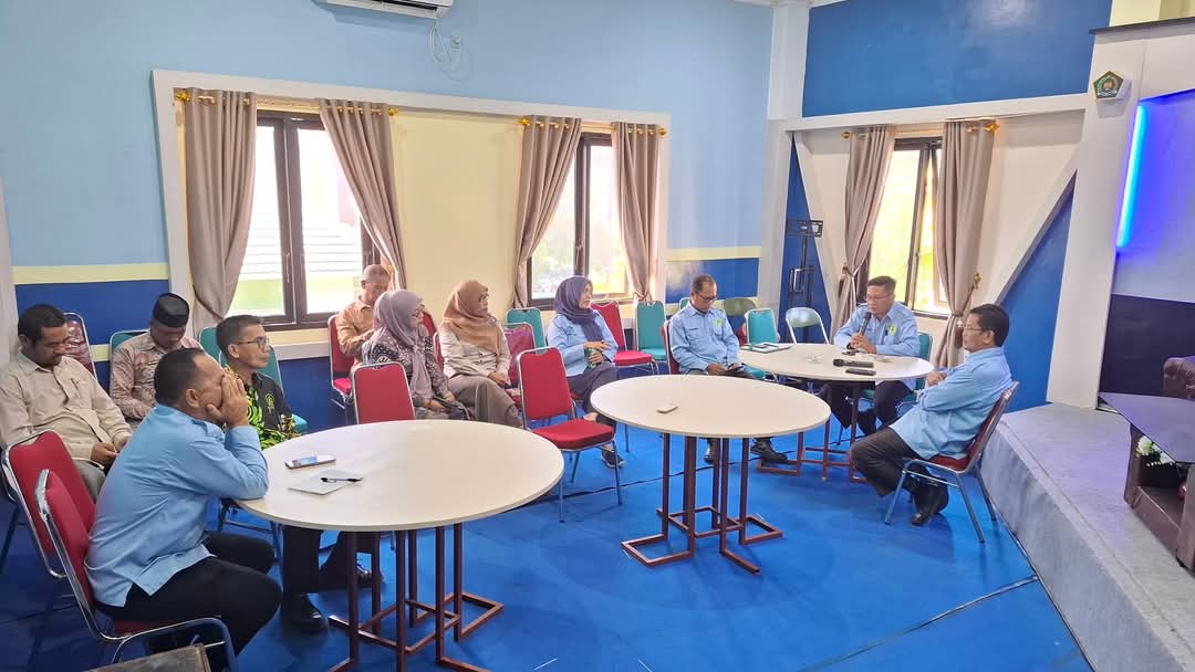 Kepala Kemenag Sinjai Faried Wajedi saat pimpin rapat Panitia Qurban 1446 H Lingkup Kemenag Sinjai
