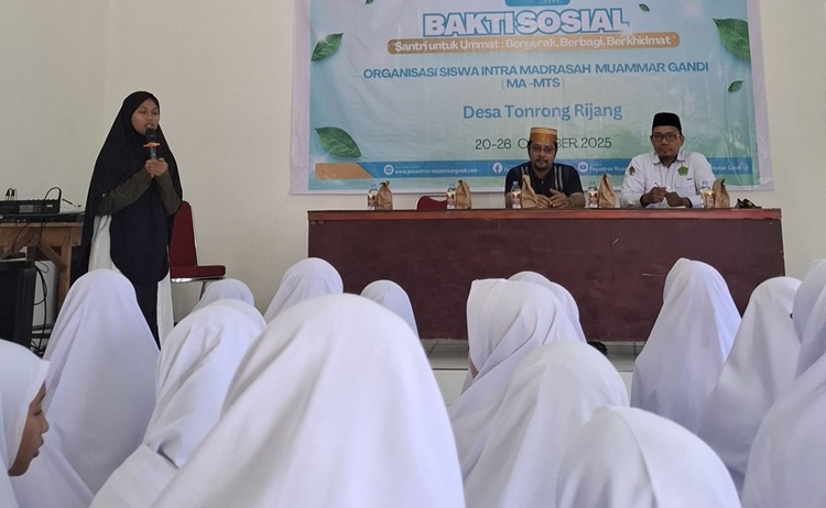 Kepala Desa Tonrong Rijang Haedar, Sambut Peserta Baksos Santri Pesantren Muammar Gandi