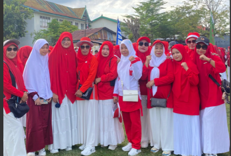 Guru beserta Staf MA Ma’rif Bulukumba dalam jalan sehat kerukunan Kemenag Bulukumba