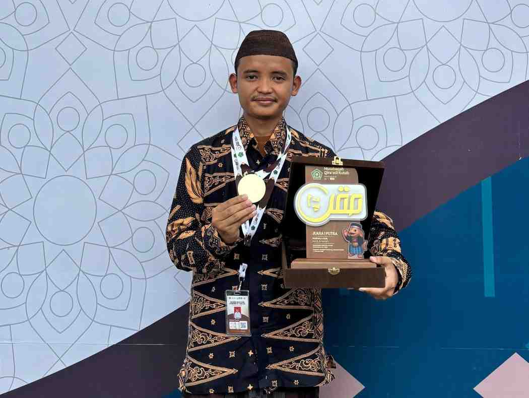 M. Yali Muiz, salah satu dari tiga santri terbaik Banten yang berhasil membawa pulang gelar juara di MQKN 2025
