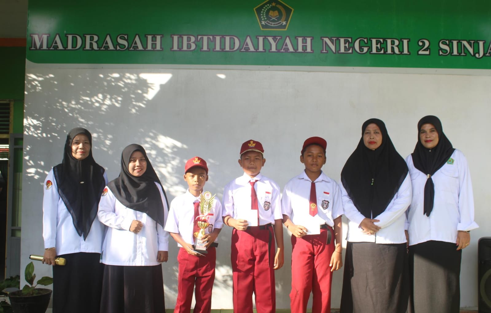 MIN 2 Sinjai Raih 3 Piala Penghargaan dalam HUT Pramuka dan HUT RI ke-80