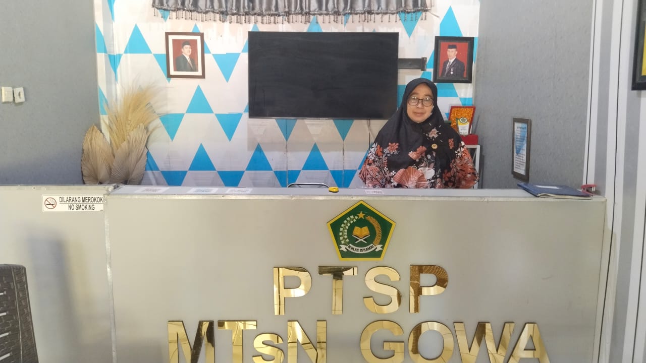 Salah satu petugas PTSP MTsN Gowa