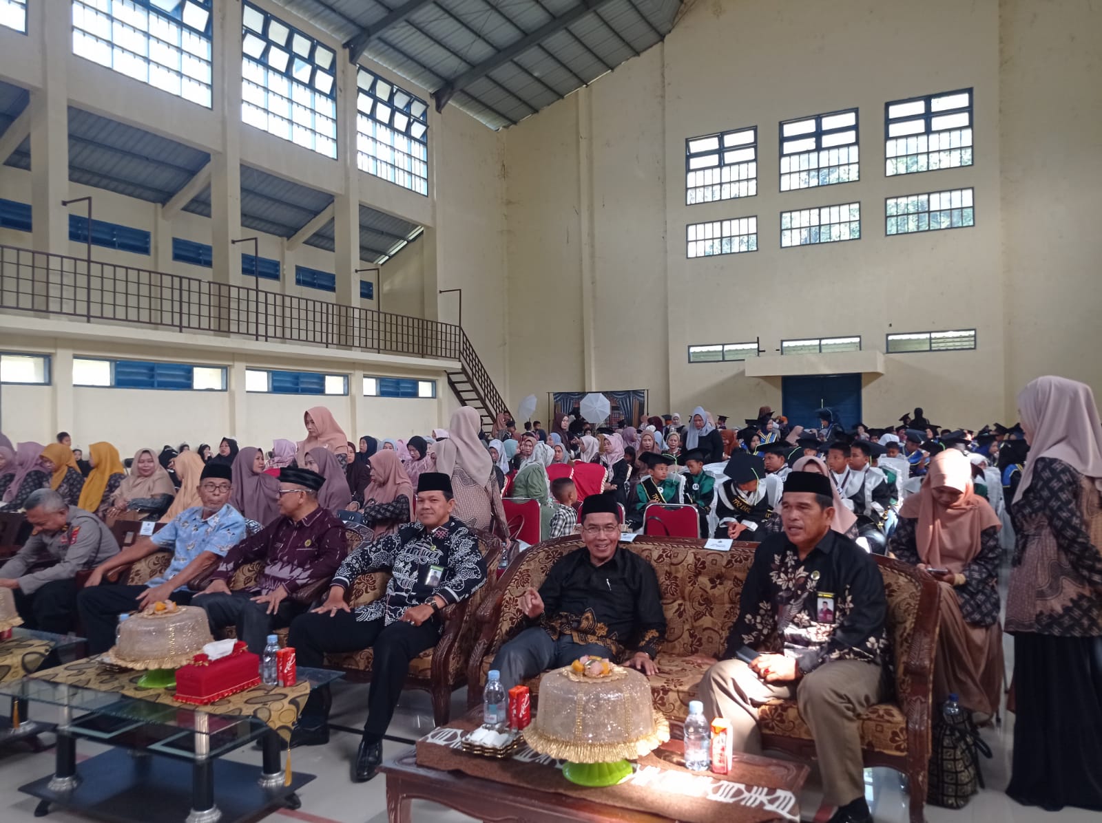 Wisuda 114 santri TPQ KUA Simbang di Gedung SKB. (Foto: ist)