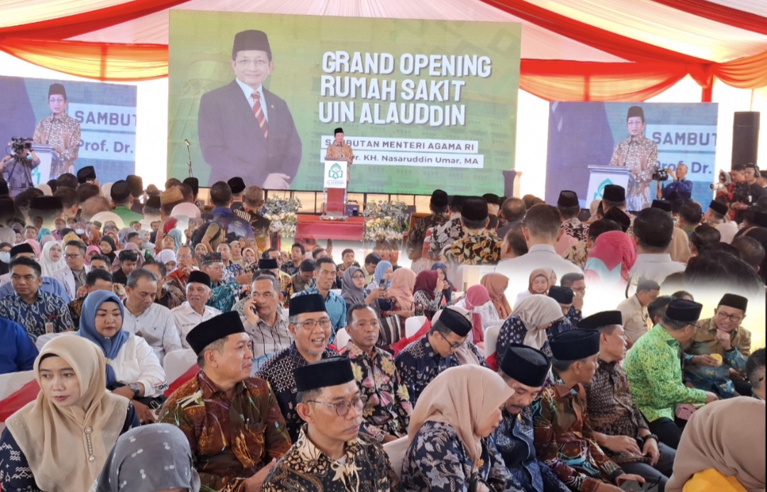 Kakankemenag Kota Makassar H.Irman saat menhadiri grand opening rumah sakit uin Alauddin
