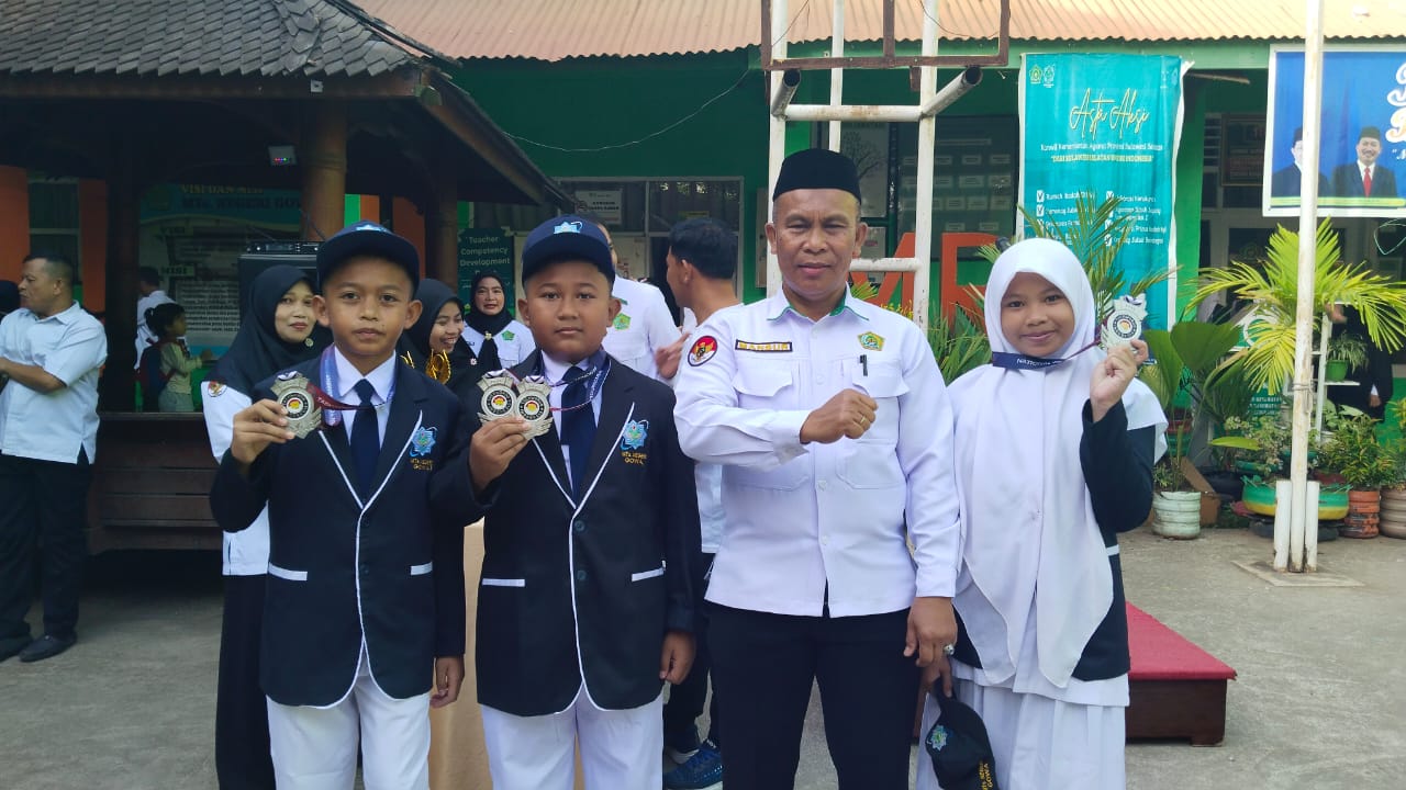 Para siswa bersama Kamad