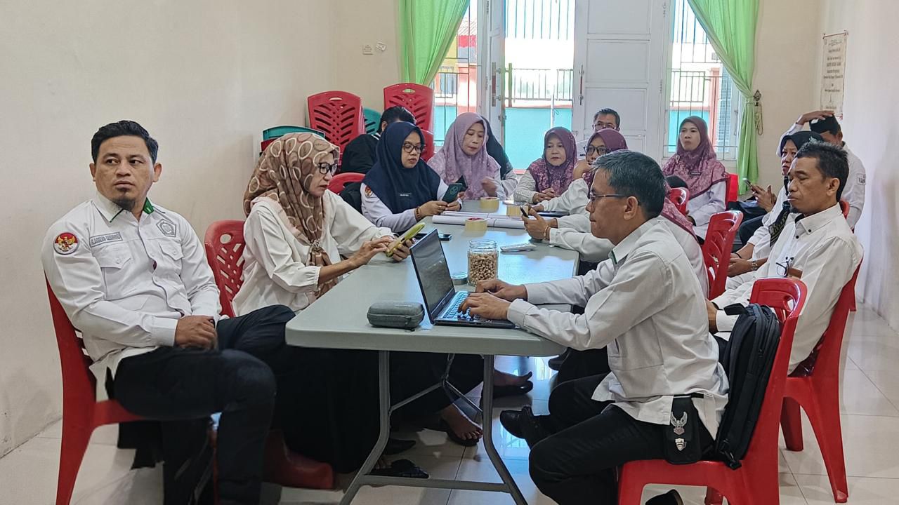 Kepala Kua Biringkanaya bersama penyuluh dan penghulu