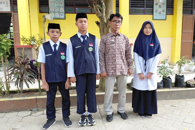 Tiga Siswa MTsN 1 Sidrap Raih Prestasi Gemilang di OMI Tingkat Kabupaten 2025.