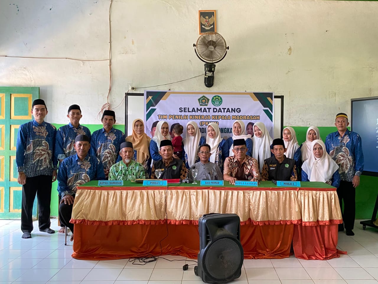 Foto bersama dalam PKKM di MTs DDI Malongka