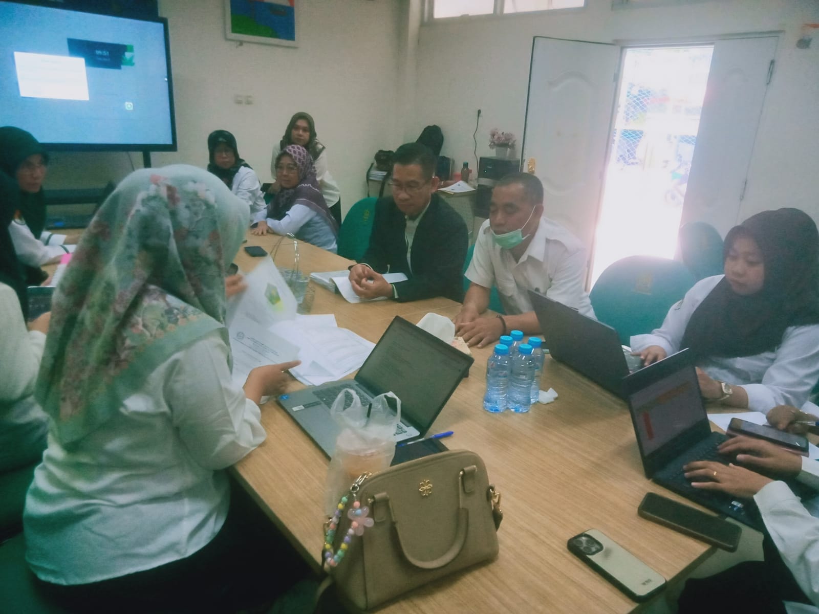 Pengawas Madrasah saat mendampingi binaan di man 1 Kota Makassar