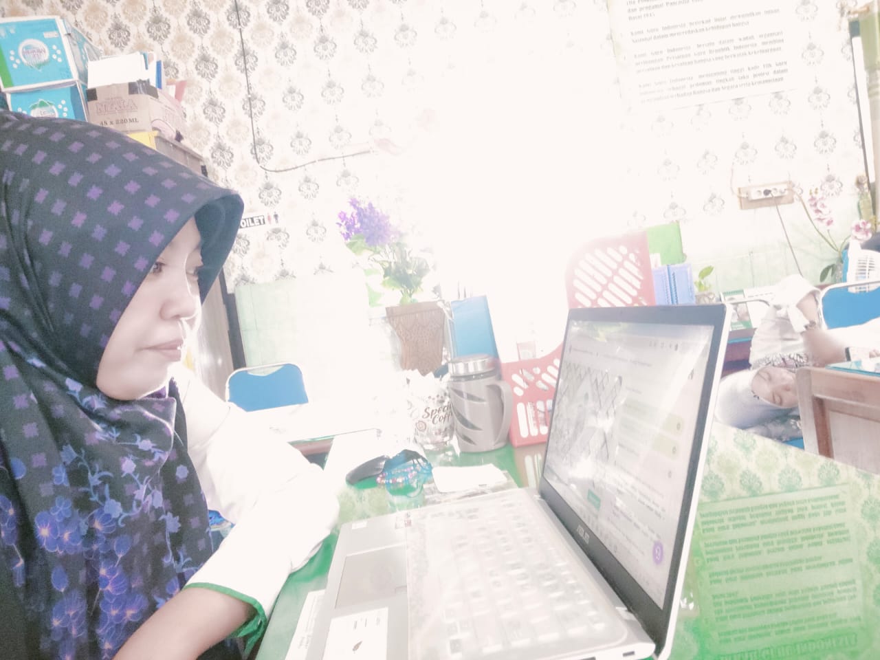 Wakamad Kurikulum MAN Sidenreng Rappang Rampungkan Pelatihan Pintar Kemenag dengan Mengisi Review Akhir